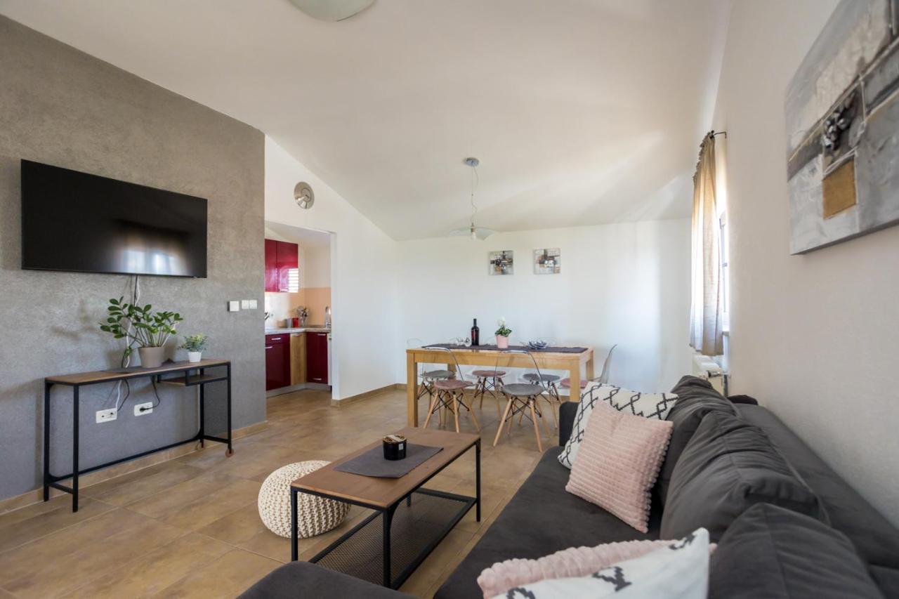 Apartmani Beba 오미살즈 외부 사진