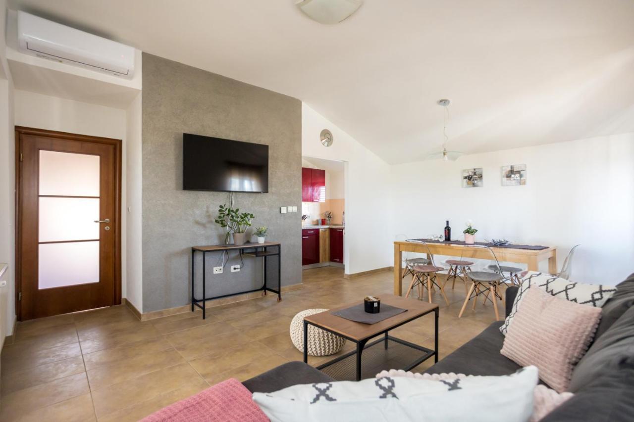 Apartmani Beba 오미살즈 외부 사진